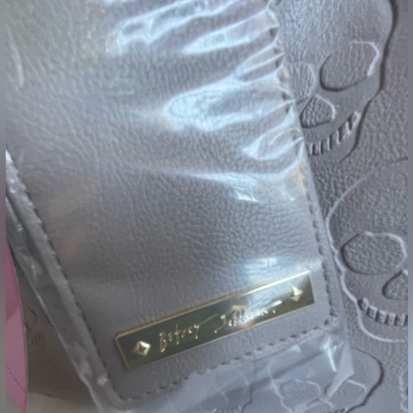 NEW Betsey Johnson SKULLS Weekender Dufflel - Halloween Gray Large Bag w tag - Picture 6 of 11